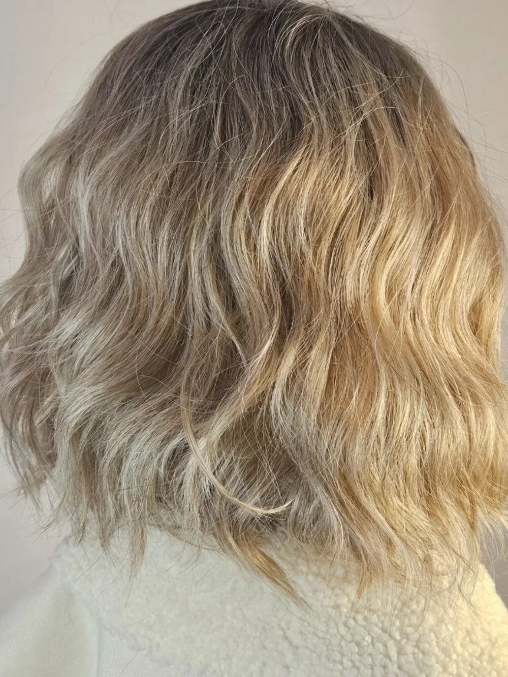 Salon Fresh Ash Blonde Ombre Shoulder Length Beachy Waves Face-Framing Layers